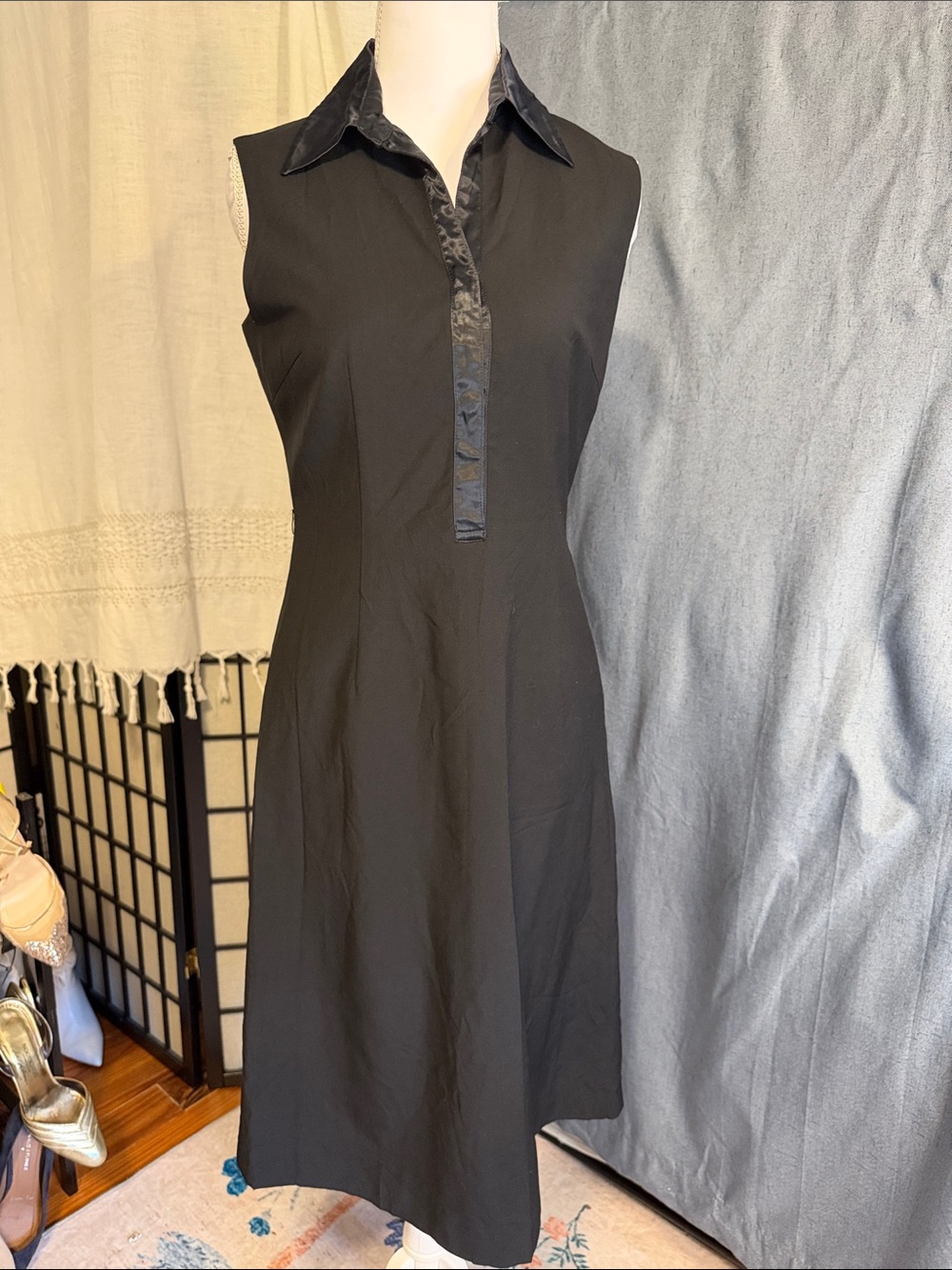 Sleeveless Black Shirt-Collar Midi Dress